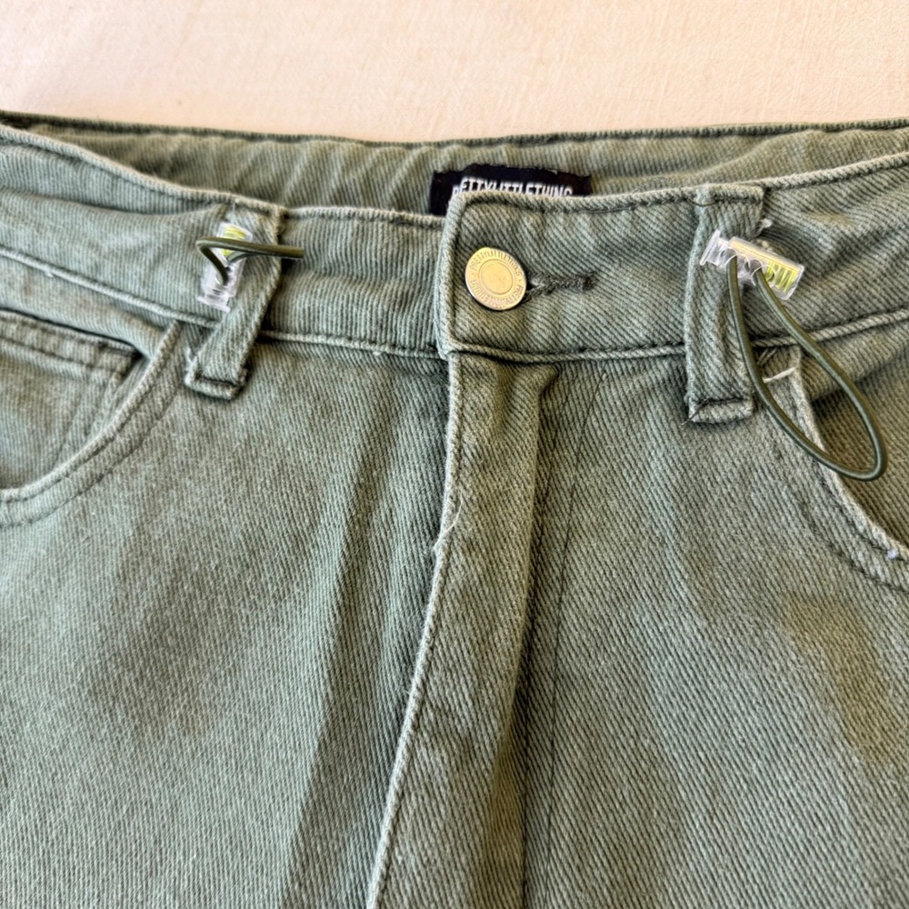 PrettyLittleThing High Rise Utility Cargo Pants Women Size 6 Green - Picture 9 of 13